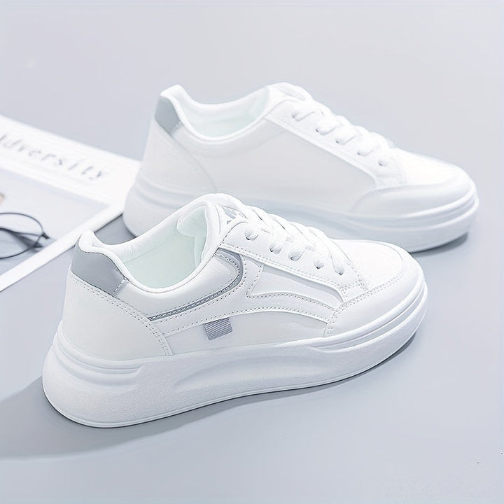 Chice weiße Sneakers mit leichtem Komfort