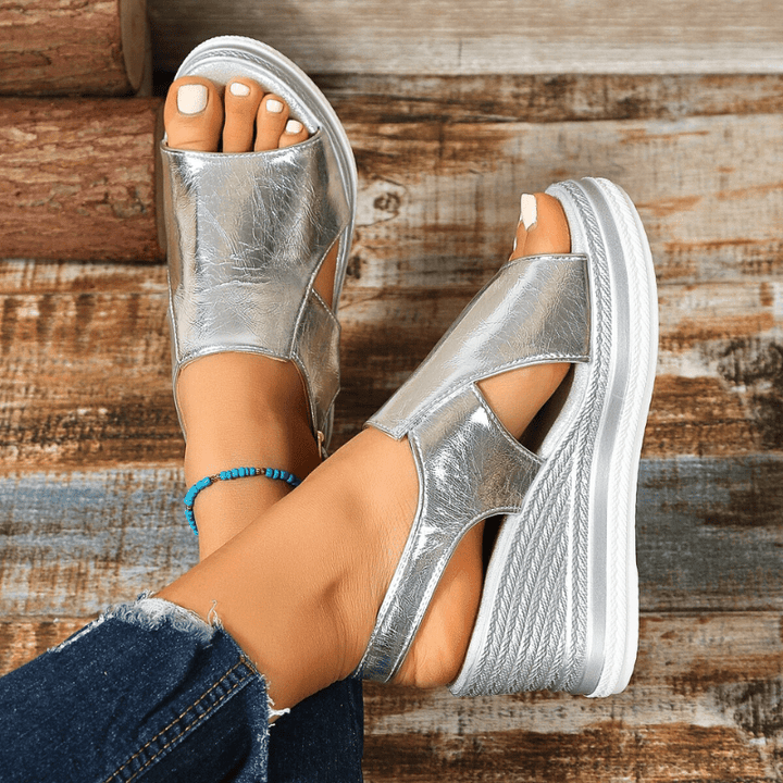 Baylie - Stylische Metallic-Sandalen