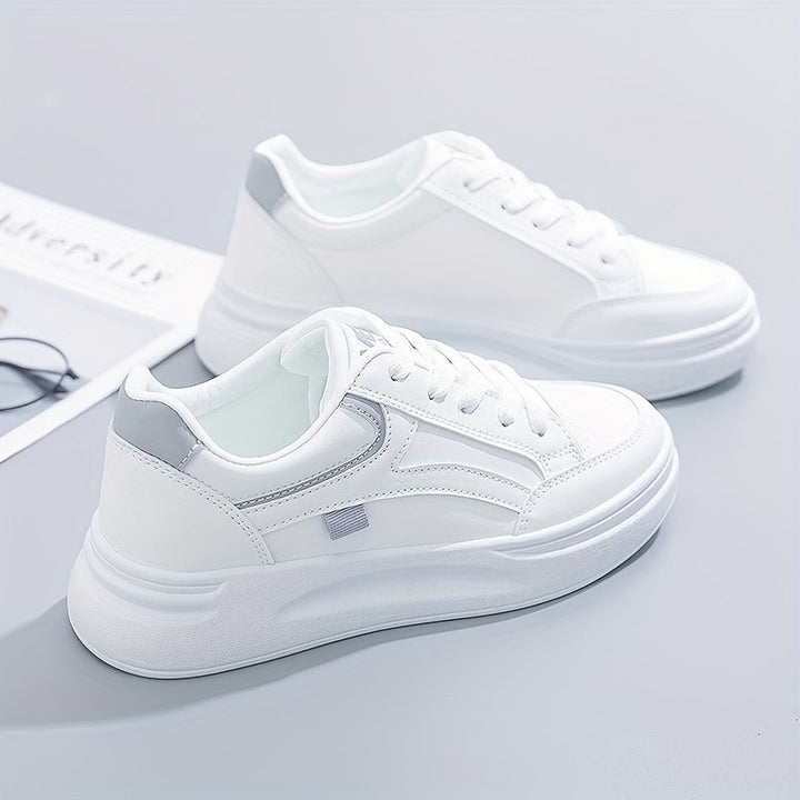 Chice weiße Sneakers mit leichtem Komfort