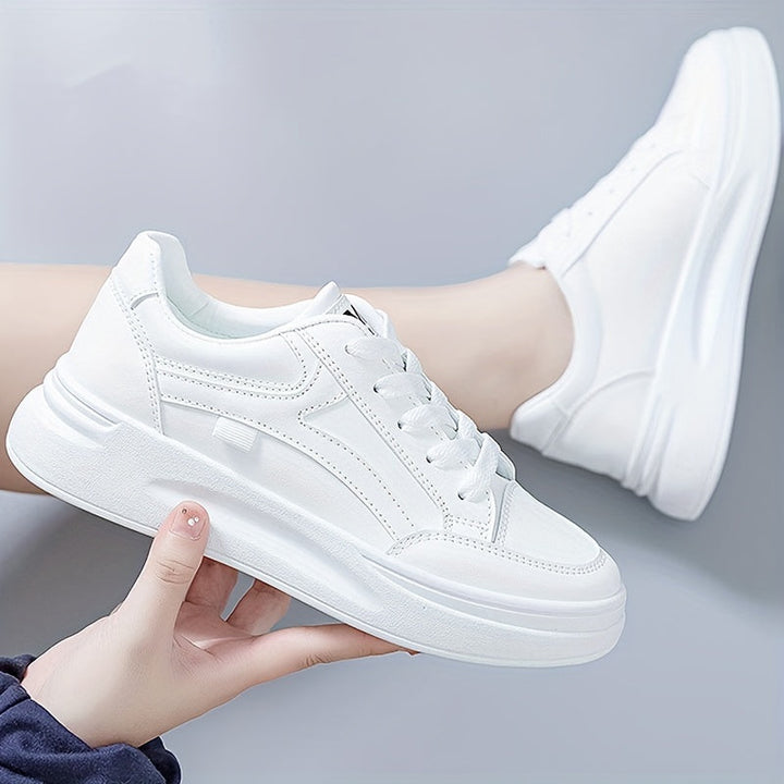 Chice weiße Sneakers mit leichtem Komfort