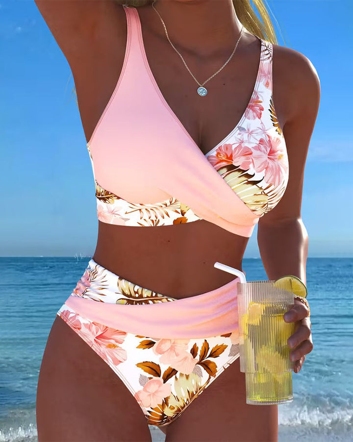 Marie | Bikini mit kontrastierendem Blumenmuster und Schlitz
