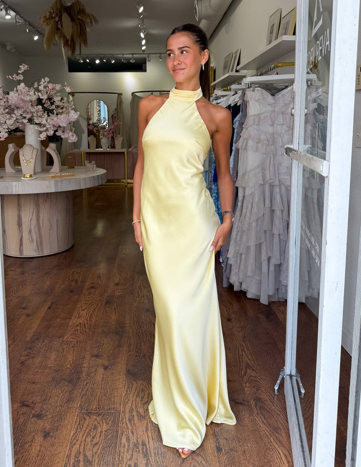 ZEYNEP | Elegantes Satin Maxikleid mit Halter-Ausschnitt