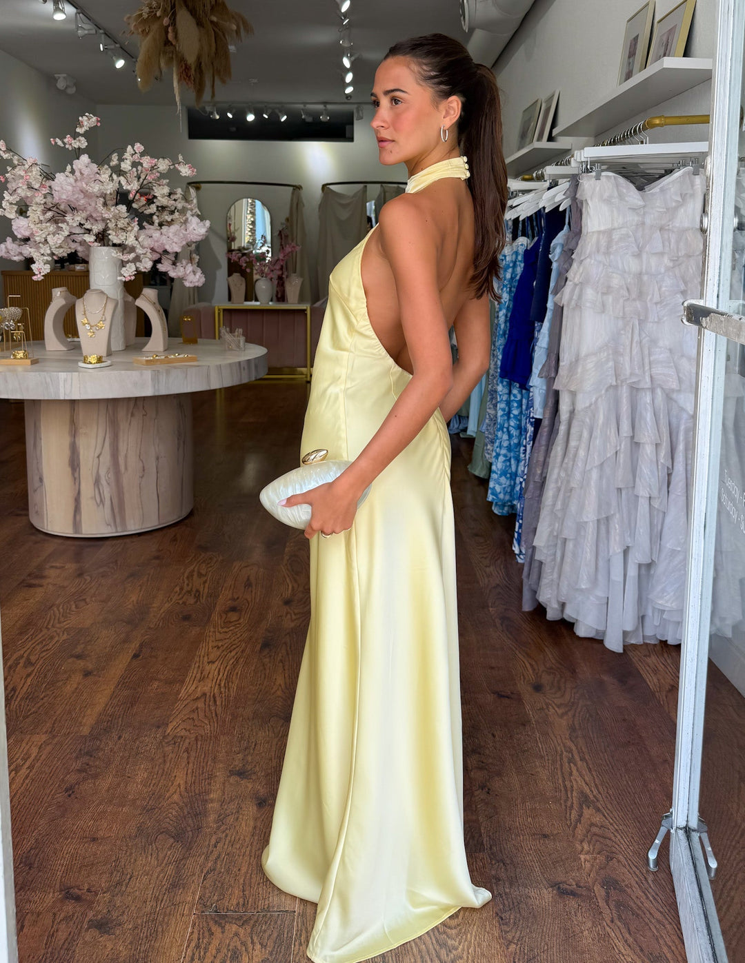 ZEYNEP | Elegantes Satin Maxikleid mit Halter-Ausschnitt