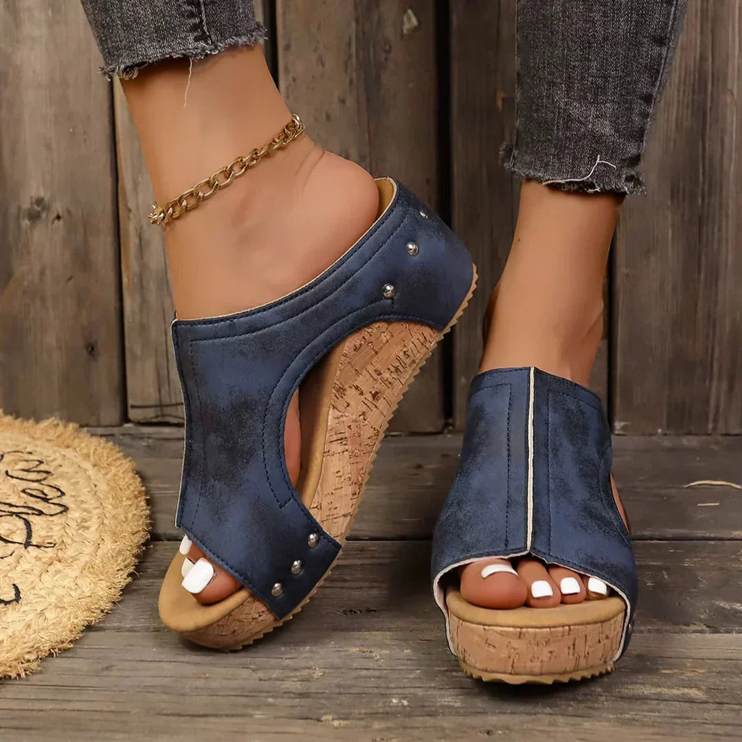 Eva-Mathilde | Lumi-Keilschuhe mit Nieten