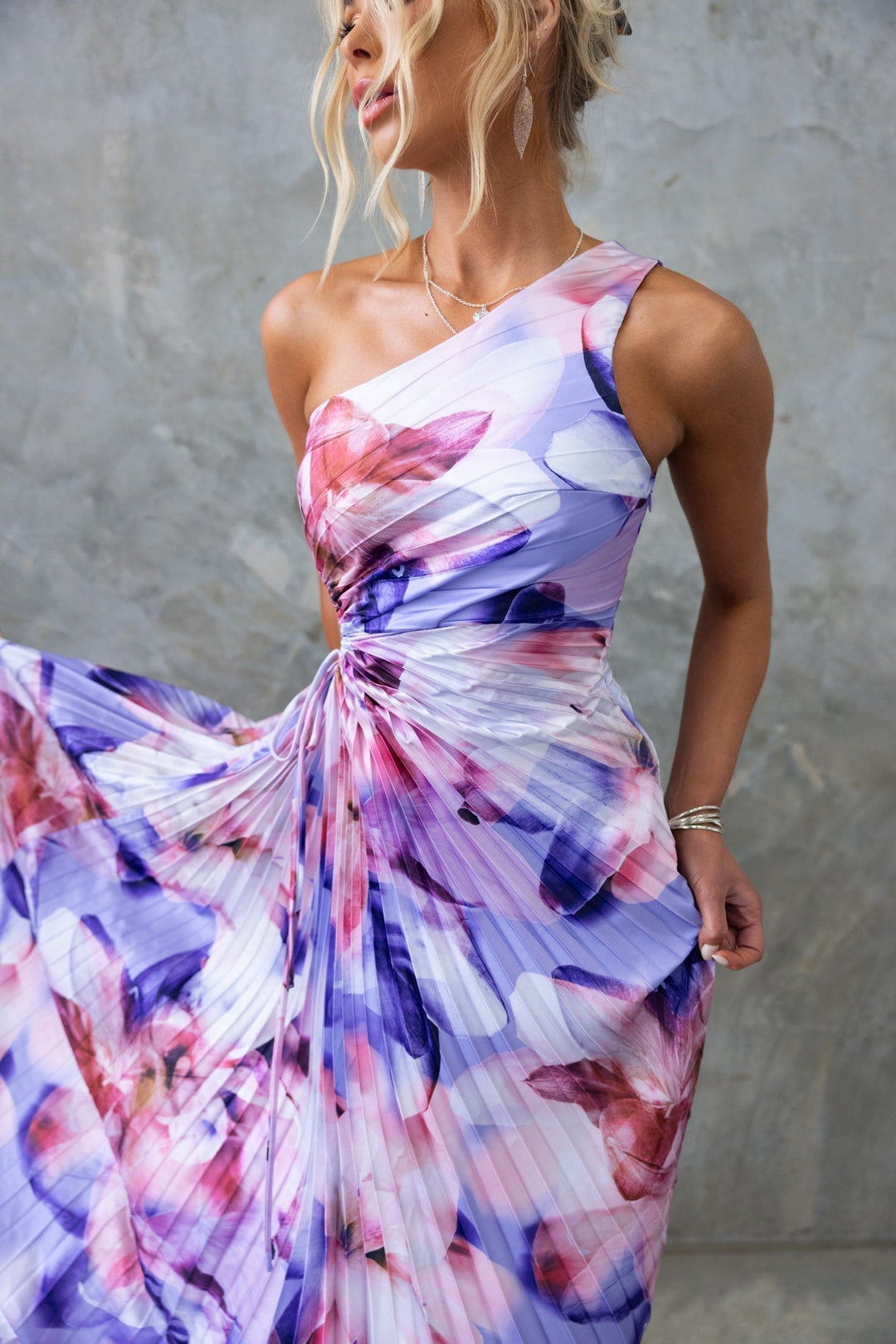 ELLA | One-Shoulder Plissee Midikleid für Hochzeitsgäste