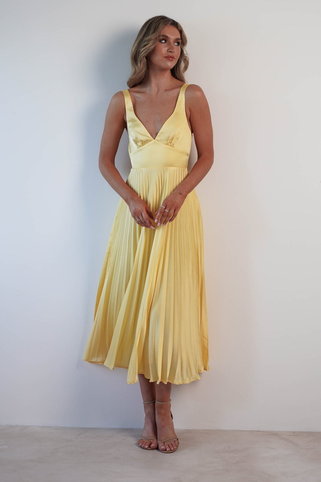 MALKA | Plissee Maxikleid mit Zartem Fall für Hochzeitsgäste
