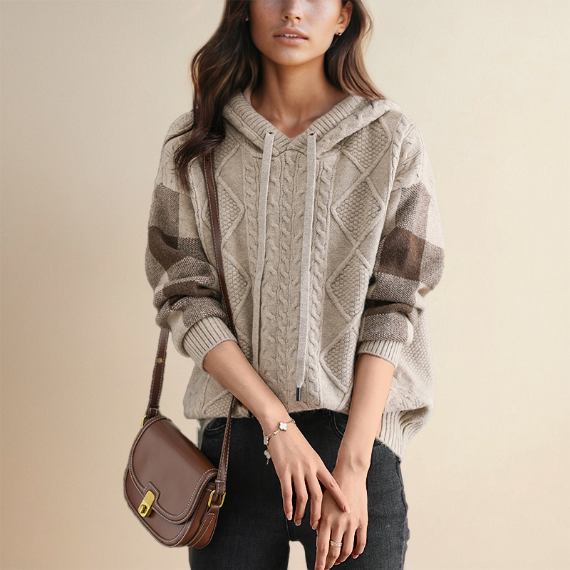 Emily | Kapuzenpullover aus Zopfstrick