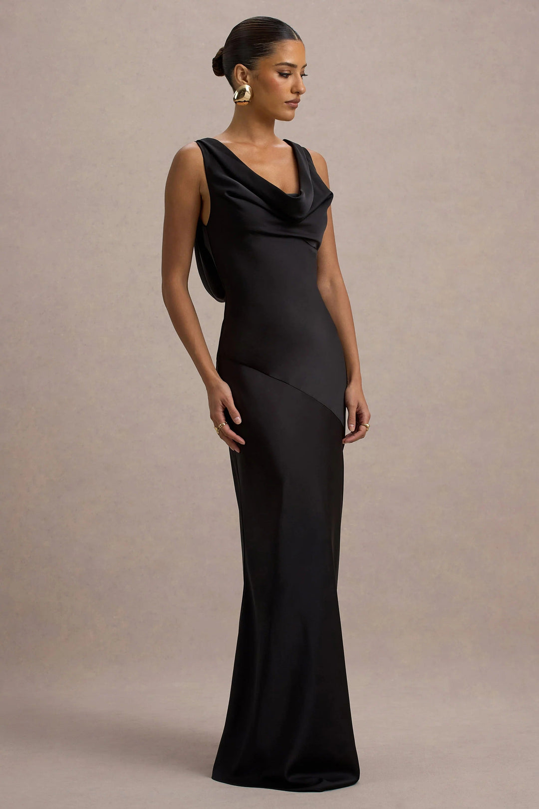 LENA | Minimalistisches Maxikleid mit Drapiertem Ausschnitt