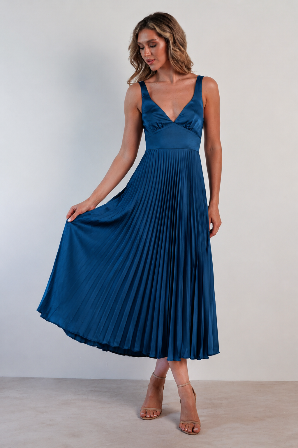 MALKA | Plissee Maxikleid mit Zartem Fall für Hochzeitsgäste